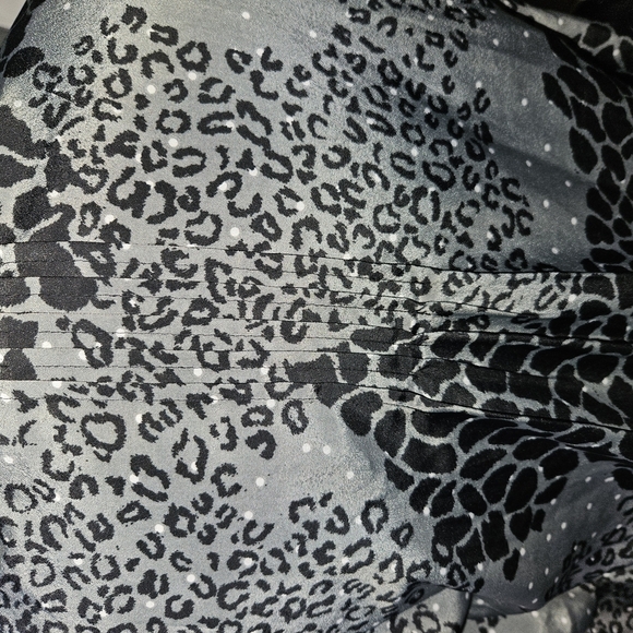 Daniel Rainn Womans V Neck Blouse Size M - Picture 10 of 14